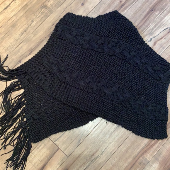 Black 🪶boho 💕shawl - Picture 4 of 8